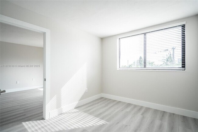 Building Photo - 6960 Rue Vendome
