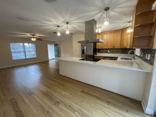 Building Photo - COUUNTRYSIDE CUTIE