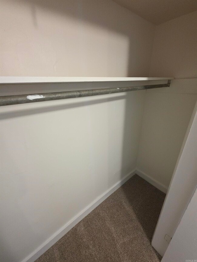 Building Photo - 916 N Poplar St