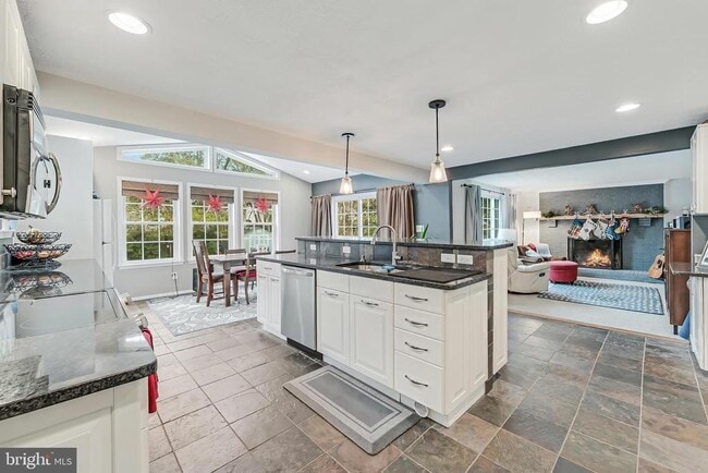 Building Photo - 12918 Framingham Ct