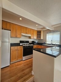 Building Photo - Aiea Heights: Renovated 1 bedroom 1 bath unit. Utilities included: Water, electric, gas, internet...