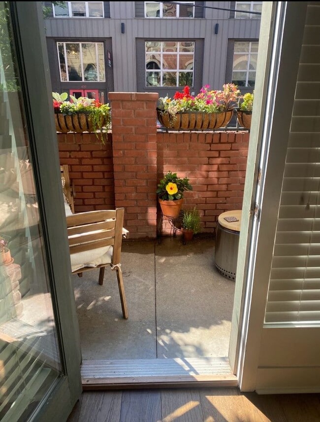 Building Photo - Desirable Nettleton rare vacancy 2 Bd  2.5 baths, 2 parking space are included one in covered  ga...