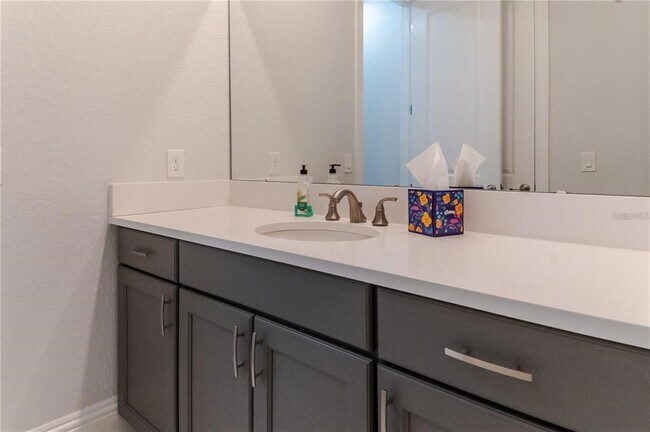 Building Photo - 13125 Casabella Dr