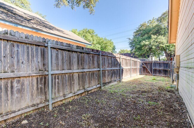 Building Photo - 2900 Jadewood Ct