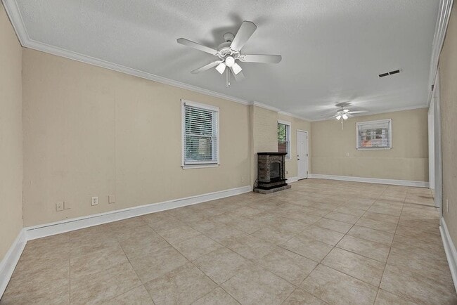 Building Photo - 2132 Dunwoody Glen