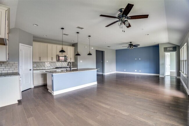 Building Photo - 3404 Glendale Ln