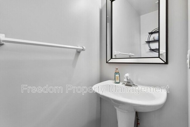 Building Photo - 15305 Brazil Cir