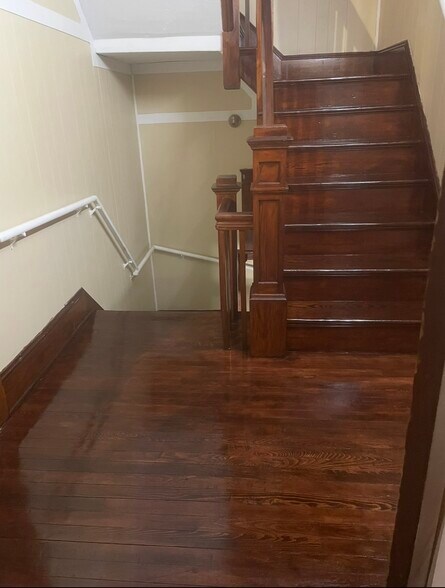 Building Photo - 14 Park St