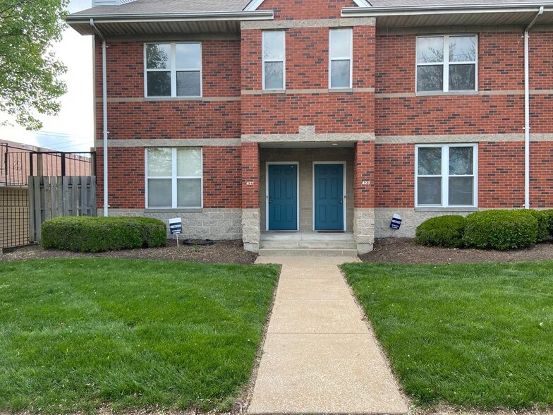 Primary Photo - 421 N Sarah St