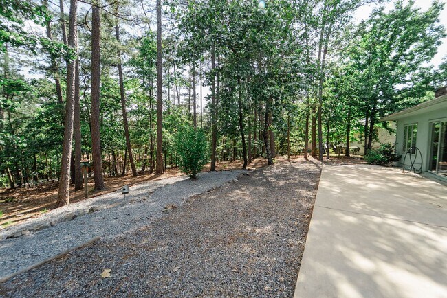 Building Photo - Charming 3 Bedroom, 2 Bathroom home! Call 501-922-9997 to set up a showing today!