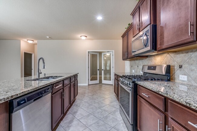 Building Photo - IMMACULATE 3bd/2ba/2gar/Office/Studay in Cobblestone Available NOW!