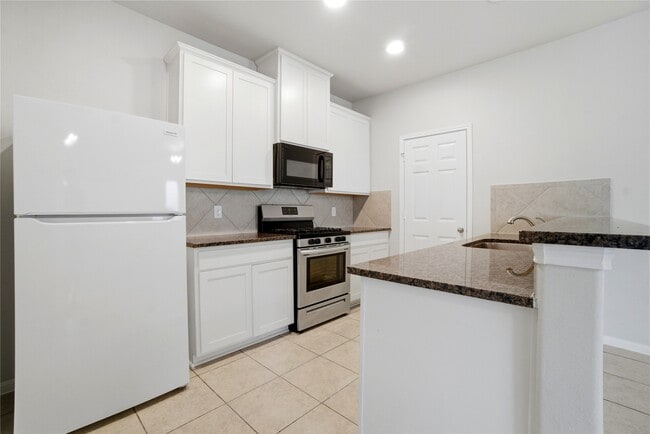 Building Photo - 116 Camelot Pl Ct