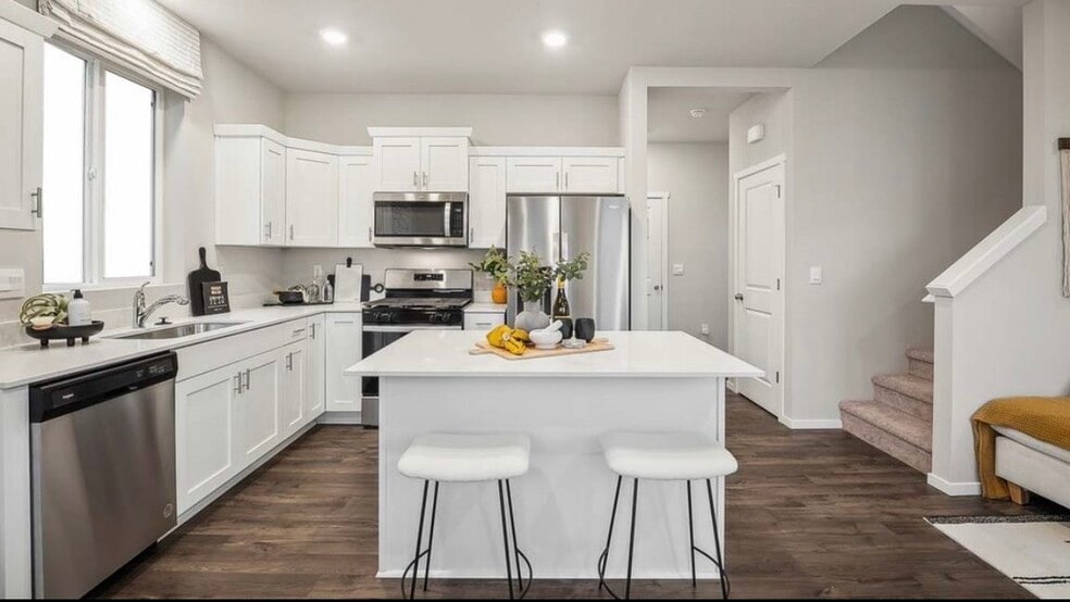 Building Photo - 219 17th Dr