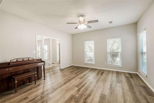 Building Photo - 10910 Willow Meadow Cir