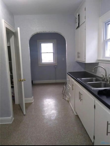 Building Photo - 2104 Perth St