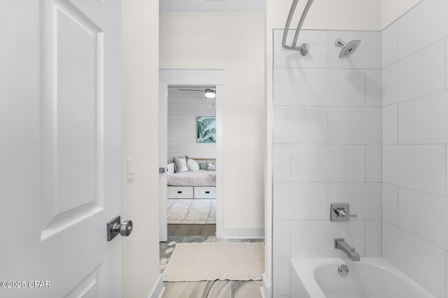 Building Photo - 407 Petrel St