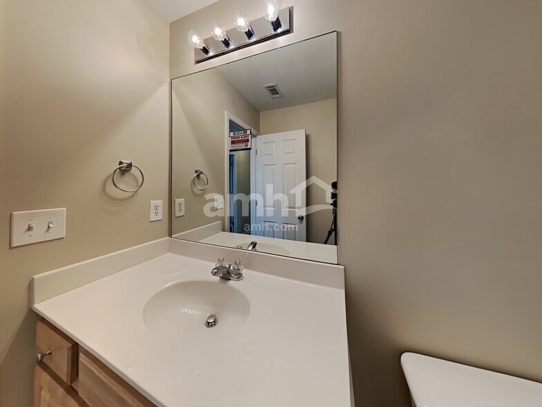 Building Photo - 2342 Crimson Creek Ln