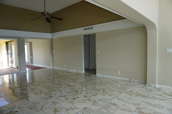 Building Photo - 4511 King Palm Dr