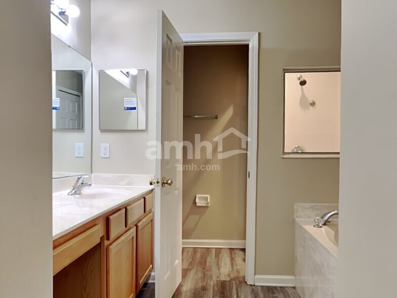 Building Photo - 861110 Worthington Dr