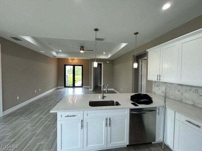 Building Photo - 4827 Everglades Blvd N