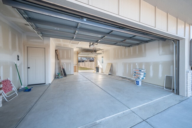 Building Photo - 753 N Gilda St