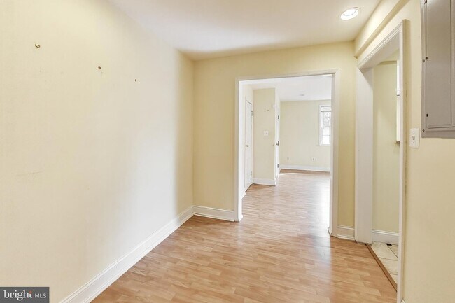 Building Photo - 8414 Flower Ave