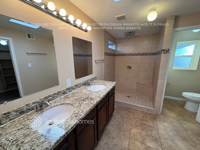 Building Photo - 2315 W St John Rd