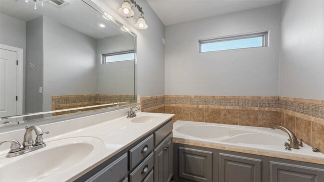 Building Photo - 204 Tunbridge Dr