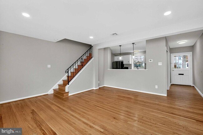 Building Photo - 8 Kennedy St