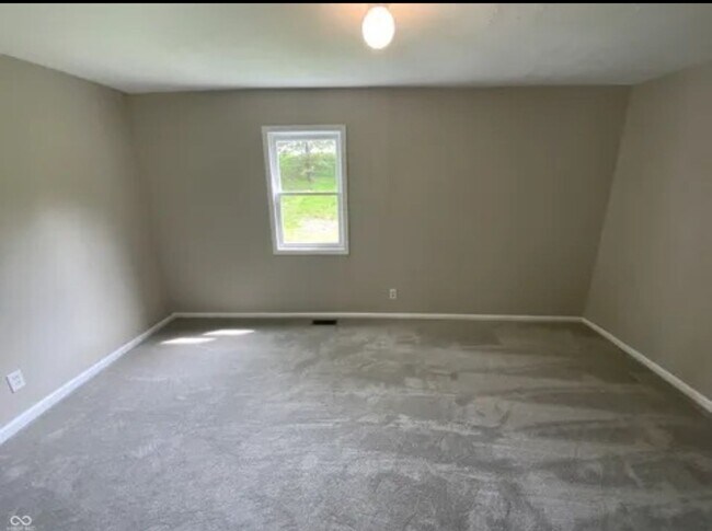 Building Photo - One Level, 3 bedroom