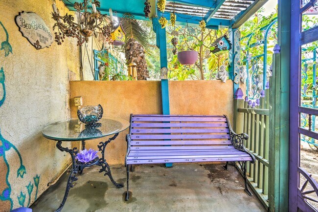 Building Photo - 2434 Cloverfield Blvd