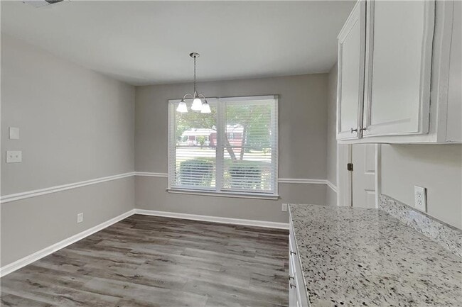 Building Photo - 5665 Enchantress Ln NE