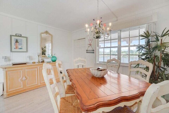 Building Photo - 475 Tequesta Dr