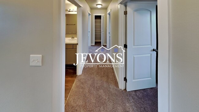 Building Photo - $500 Off on the First Month!! Enchanting 2020-built single-family home in Yakima