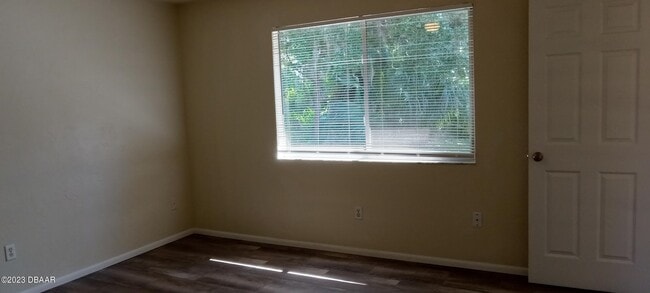 Building Photo - 8 Castle Manor Dr