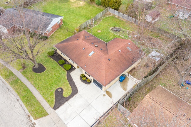 Building Photo - 6757 Summerdale Dr