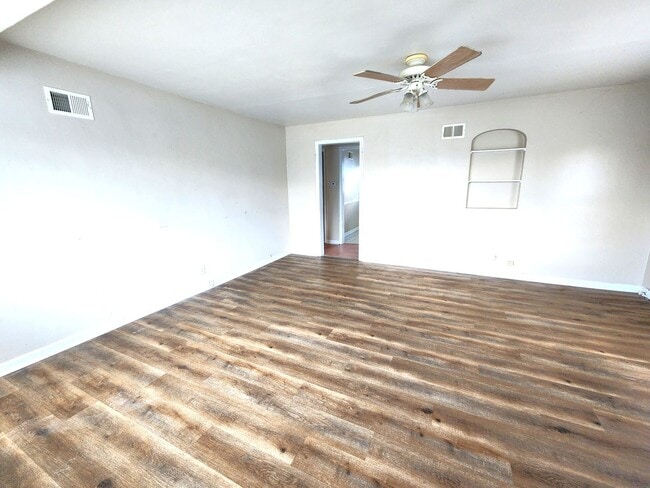 Building Photo - 3-bedroom single family - Available now!