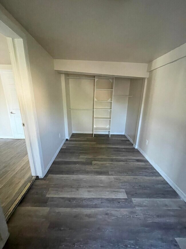 Building Photo - 729 N A St