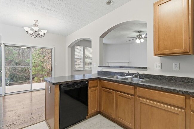 Building Photo - NOW READY!!! 3 bedroom home in sought out Austell city!!!