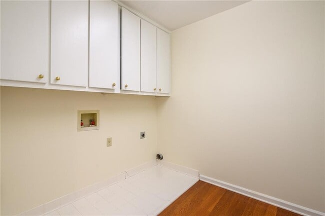 Building Photo - 1034 St James Crossing