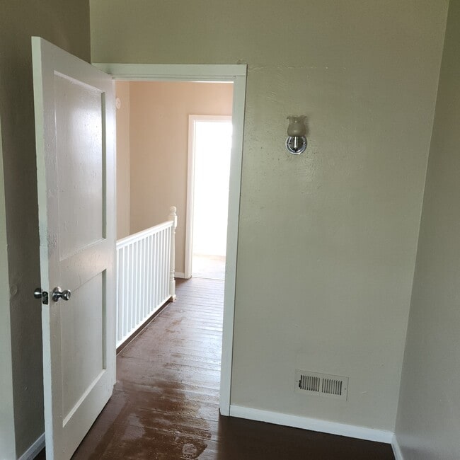 Building Photo - 1415 NW Carden Ave