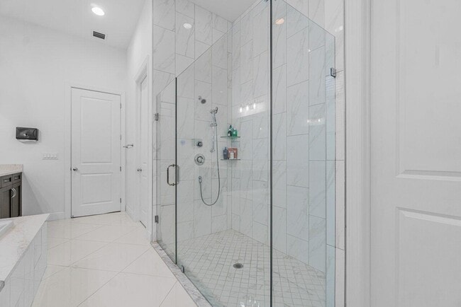 Building Photo - 13026 Artisan Cir