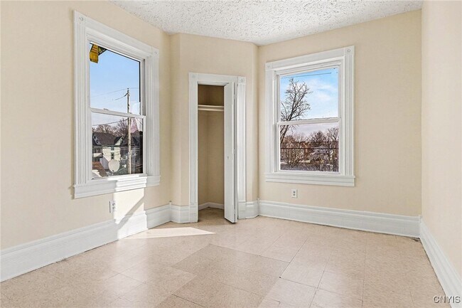 Building Photo - 302 Kellogg St