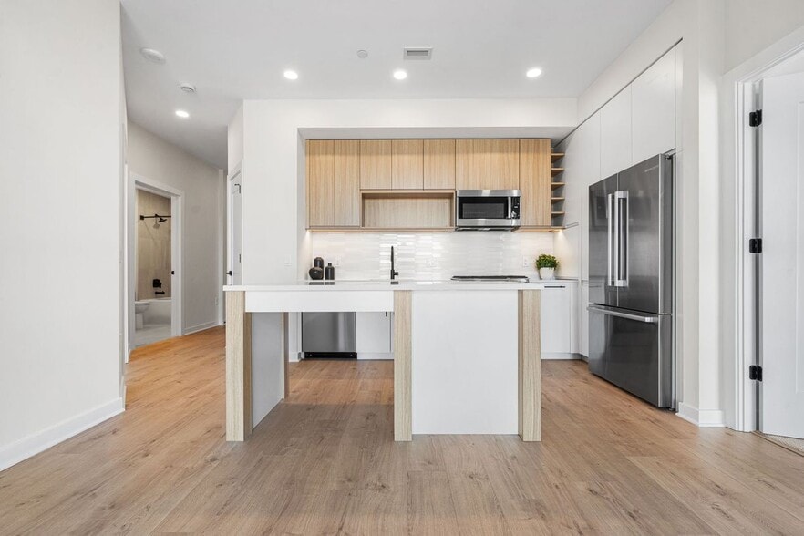 Building Photo - 255 W Falls Station Blvd