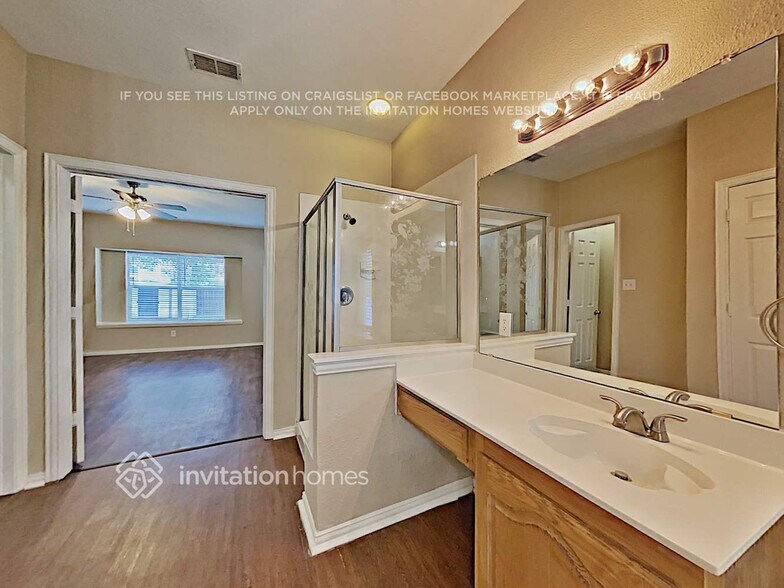 Building Photo - 4000 Iris Ct