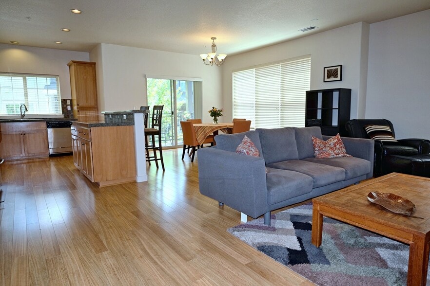 Building Photo - 618 NE Garswood Ln