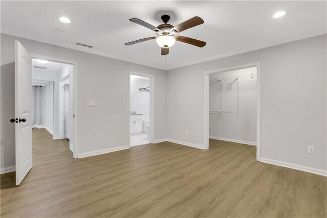 Building Photo - 3436 Pinehill Dr