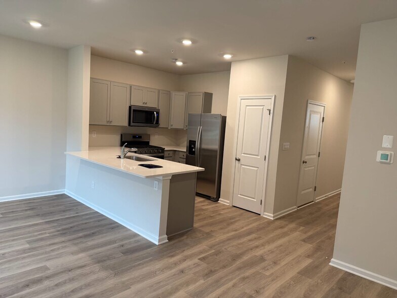 Building Photo - 1195 Susan Cir
