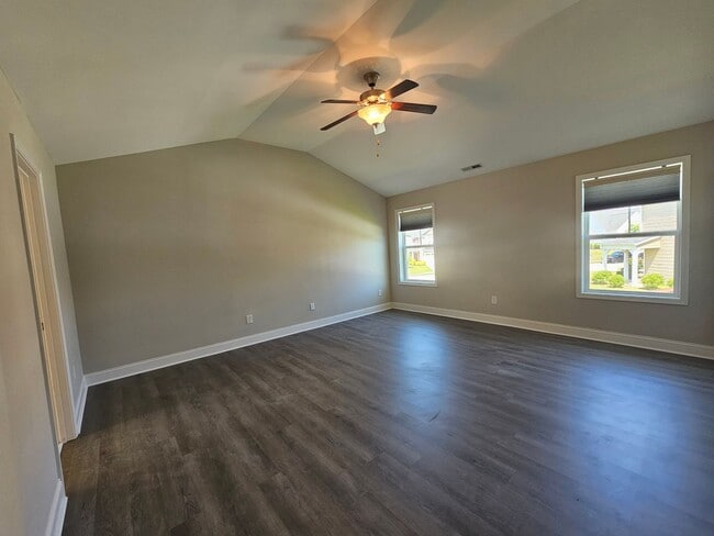 Building Photo - NEW LISTING!!!!!