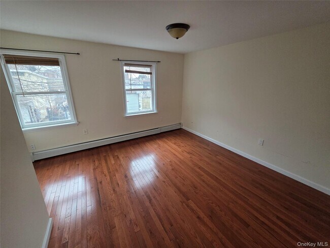 Building Photo - 28 Hasbrouck St